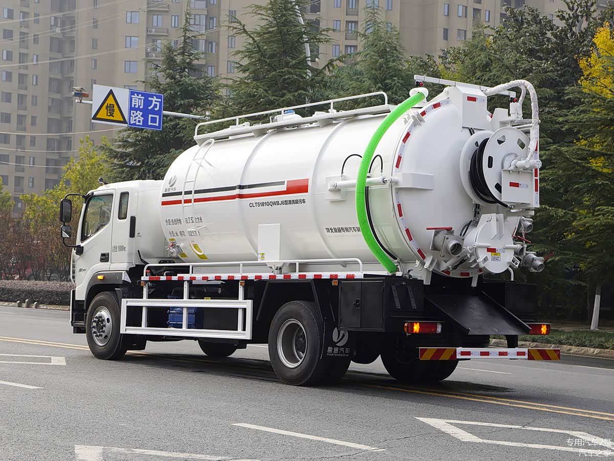 福田欧航大型管道疏通车与15方清洗吸污车 城市地下脉络的守护者